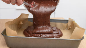 Easy 2-ingredient chocolate cake – no baking needed
